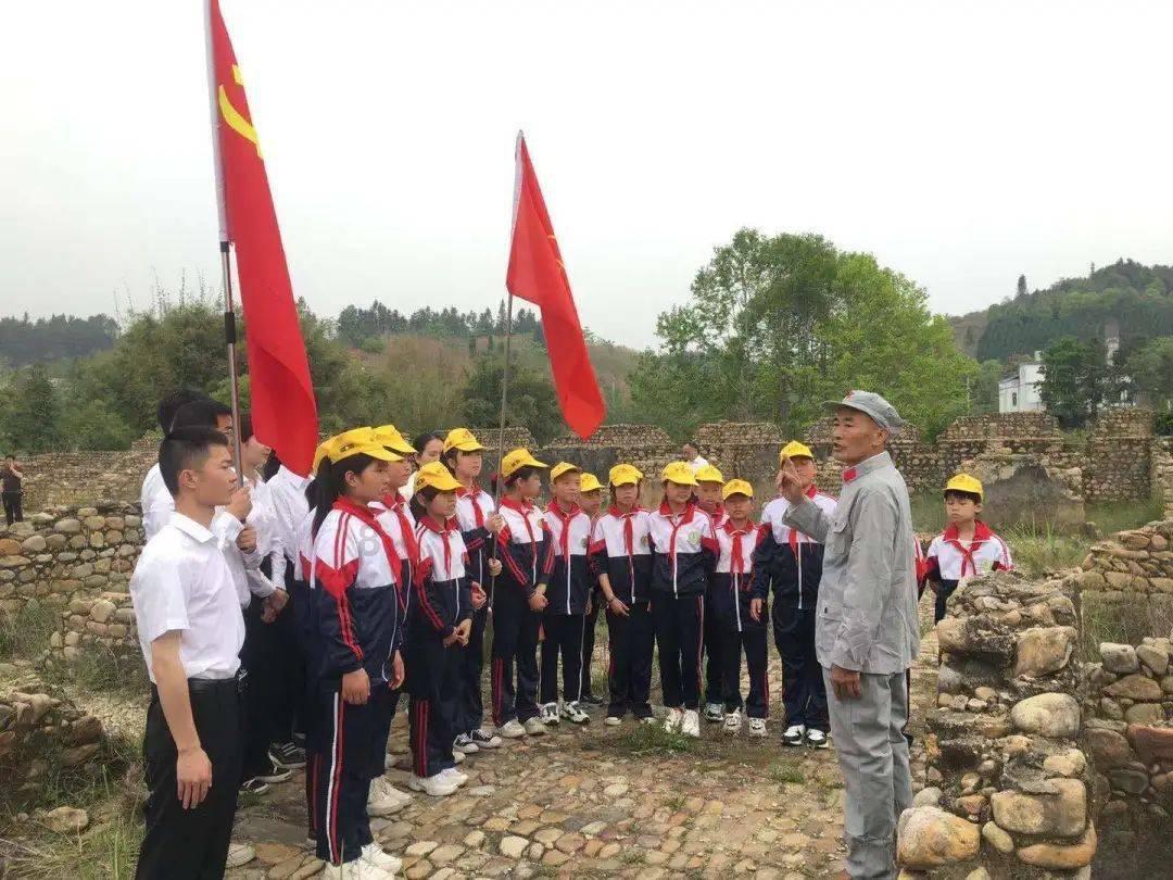 中国书画终身成就奖——艺术名家张通云